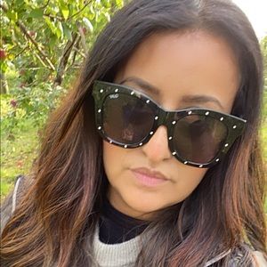 Meet your Posher, Eva maria